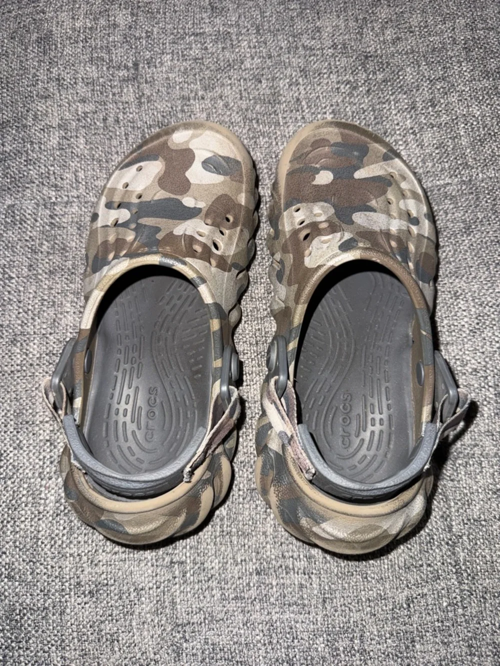 Crocs echo duck camo clogs kids size 1